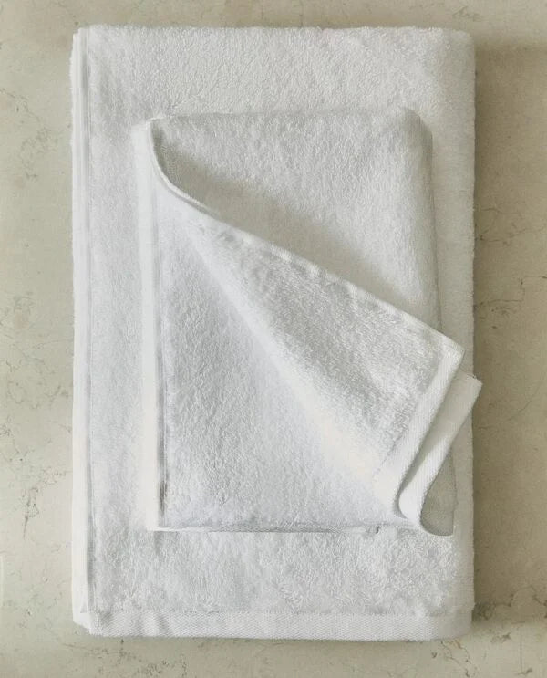 Pack d’hôtellerie : 1 Peignoir bouclette +2 pièces Serviettes 50cm/90cm + 2 pièces Serviettes 30cm/30cm + 1 pièce Serviettes 90cm/150cm